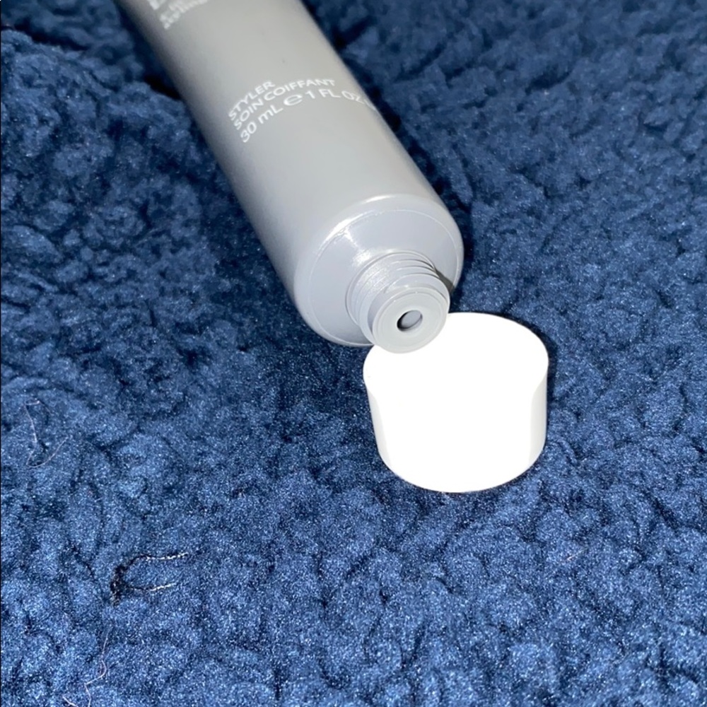 LIVING PROOF STYLER - Picture 3 of 3